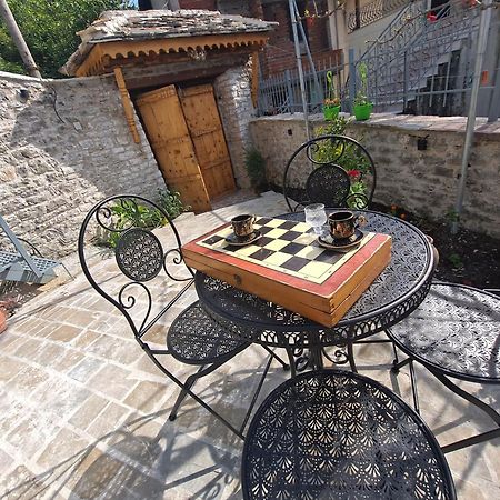 "Villa 70" Guesthouse จีโรคาสเตอร์ ภายนอก รูปภาพ