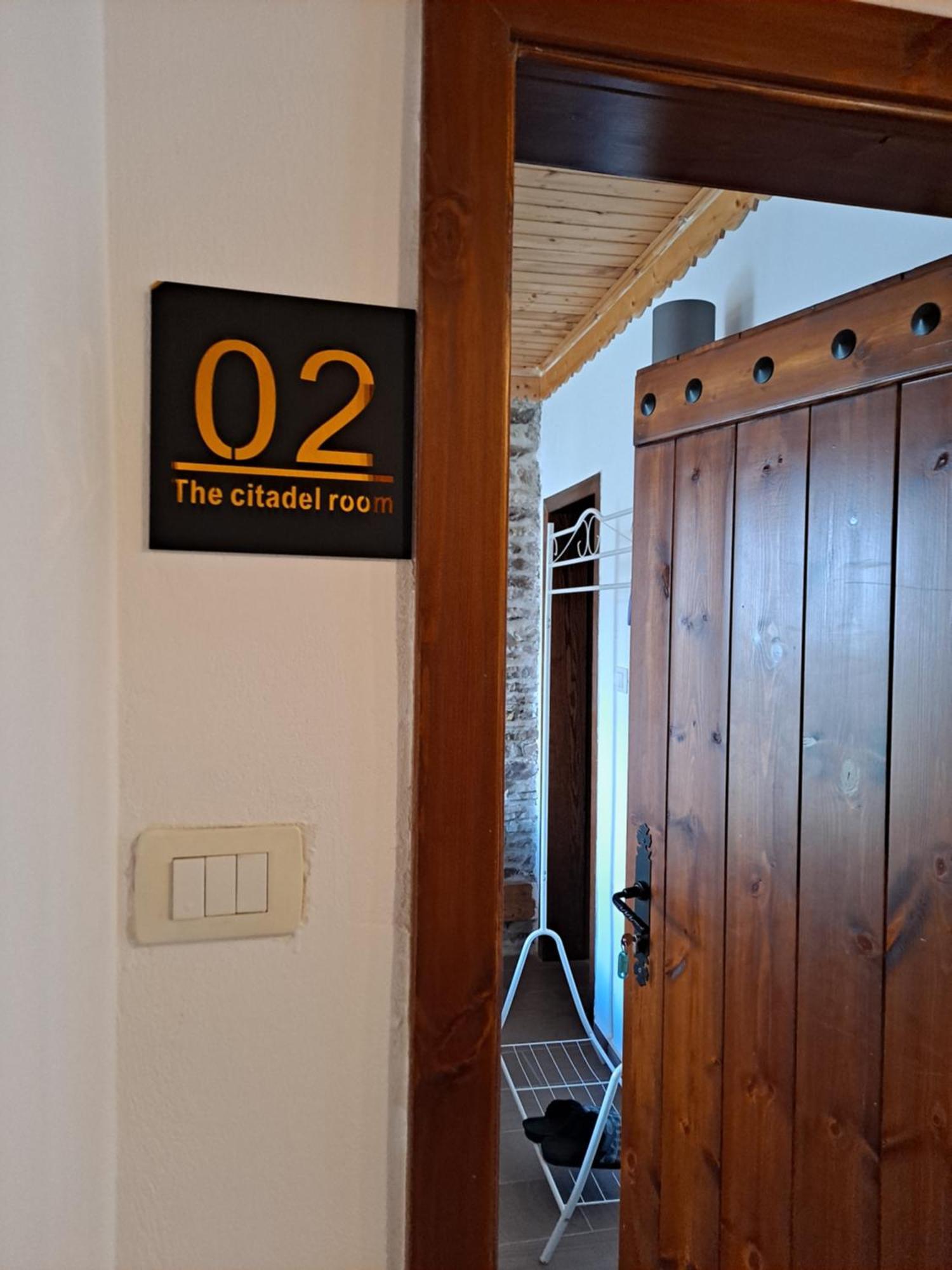 "Villa 70" Guesthouse จีโรคาสเตอร์ ภายนอก รูปภาพ