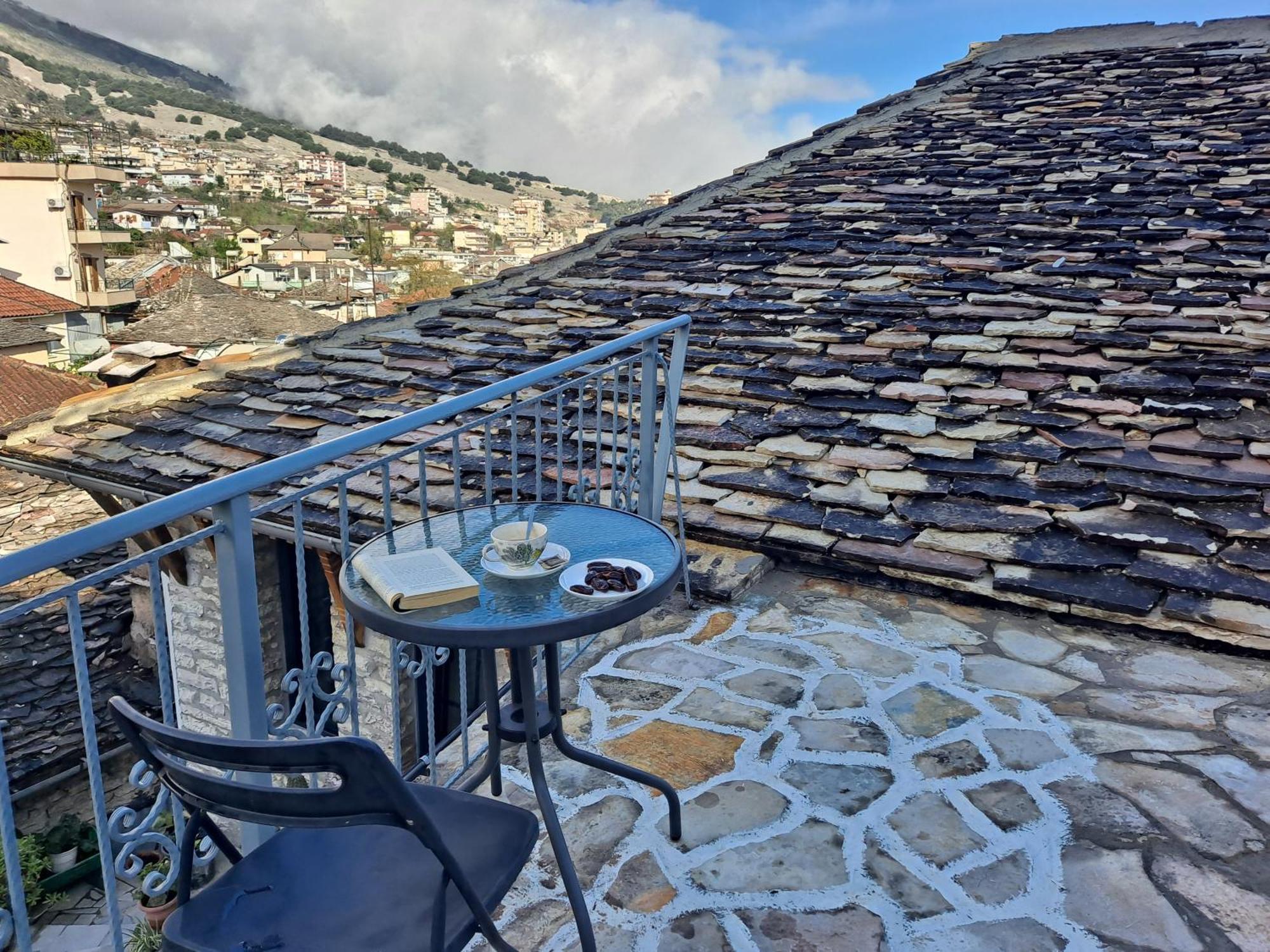 "Villa 70" Guesthouse จีโรคาสเตอร์ ภายนอก รูปภาพ