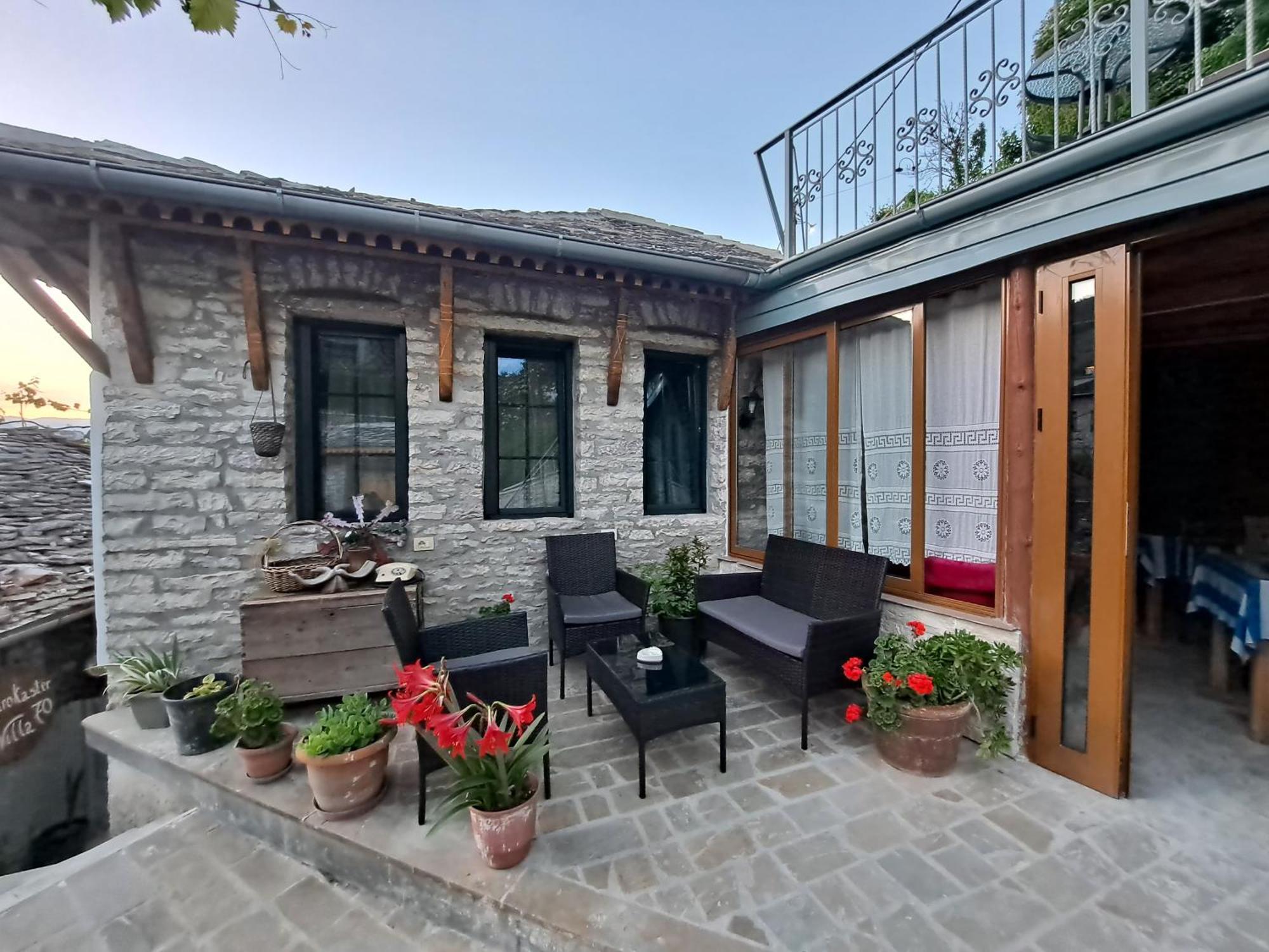"Villa 70" Guesthouse จีโรคาสเตอร์ ภายนอก รูปภาพ